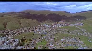 藏区蓝天白云自然风景视频的预览图